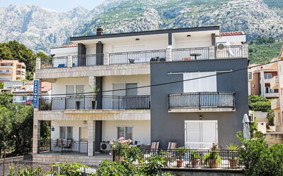 Villa Silvia 40.2: Pavimentazione, Interior Design, Pavimento, Appartamento, Balcone, Soffitto, Condominio, Sedia, Shade, Portico