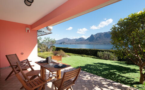 Anna: Pavimentazione, Interior Design, Pavimento, Appartamento, Balcone, Soffitto, Condominio, Sedia, Shade, Portico