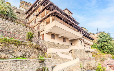 Casa Luli: Pavimentazione, Interior Design, Pavimento, Appartamento, Balcone, Soffitto, Condominio, Sedia, Shade, Portico