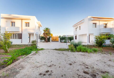 Casa Bianca, Ac, Wifi, Porto Cesareo: Costruzione, Zona Residenziale, Casa, Architettura, Quartiere, Facciata, Casa, Lotto, Insediamento Umano, Sobborgo