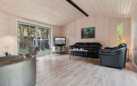 Ahti - 340M from the Sea: Legna, Casa, Pavimento In Legno, Villetta, Pavimento, Latifoglie, Soggiorno, Plank, Porta, Soffitto