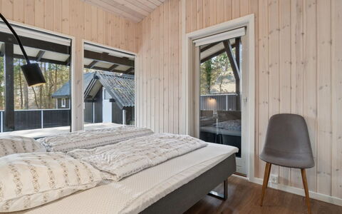 Ahti - 340M from the Sea: Legna, Camera Da Letto, Letto, Lenzuolo, Soffitto, Bedding, Latifoglie, Telaio Del Letto, Color Legno, Plank