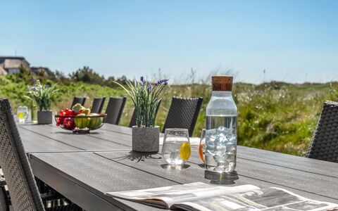 Gytha - 75M from the Sea: Estate, Shade, Driveway, Agriturismo
