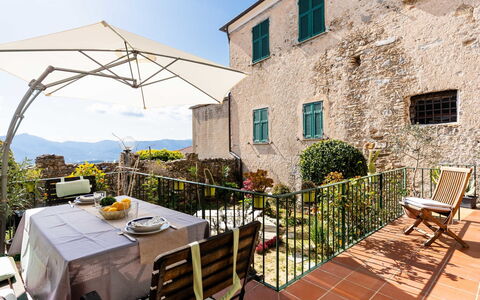 Al Forte: Parete, Vaso Di Fiori, Mobilia, Tavolo, Mobili Da Esterno, Sedia, Tavolo Esterno, Pianta Della Casa, Cucina & Sala Da Pranzo Tavolo, Balcone