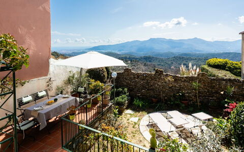 Al Forte: Parete, Balcone, Pianta Della Casa, Vaso Di Fiori, Villa, Mobili Da Esterno