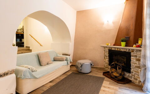 Al Forte: Mobilia, Interior Design, Parete, Camera, Legna, Pavimentazione, Pavimento, Soffitto, Divano, Illuminazione