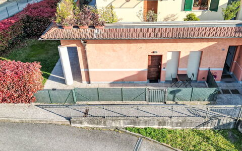 Cà Silvio: Zona Residenziale, Casa, Balcone, Recinzione, Driveway, Home Scherma, Illuminazione Diurna, Corrimano, Hacienda