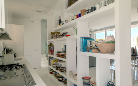 Villa Rosa Del Mare: Interior Design, Mobilia, Mensola, Scaffalature, Soffitto, Pavimentazione, Cucina, Casa, Pavimento, Illuminazione