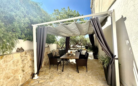 Appartamento Olive Garden, Ac, Wifi, Hvar: Mobilia, Mobili Da Esterno, Shade, Sedia, Struttura Esterna, Giardino, Backyard, Ricorrere, Terrazza, Flagstone