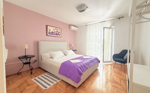 Appartamento Olive Garden, Ac, Wifi, Hvar: Mobilia, Letto, Interior Design, Camera Da Letto, Pavimento, Pavimentazione, Bedding, Lenzuolo, Legna, Camera