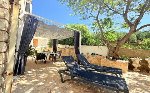 Appartamento Olive Garden, Ac, Wifi, Hvar: Mobili Da Esterno, Mobilia, Piscina, Shade, Sedia, Ricorrere, Eco Hotel, Flagstone, Lettino, Terrazza