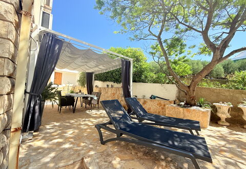 Appartamento Olive Garden, Ac, Wifi, Hvar: Mobili Da Esterno, Mobilia, Piscina, Shade, Sedia, Ricorrere, Eco Hotel, Flagstone, Lettino, Terrazza