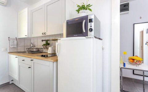 Peaceful Apartment With Beautiful View - Hvar: Apparecchio Major, Elettrodomestico Da Cucina, Cucina, Interior Design, Mobilia, Pavimentazione, Controsoffitto, Cabinetry, Camera, Pavimento