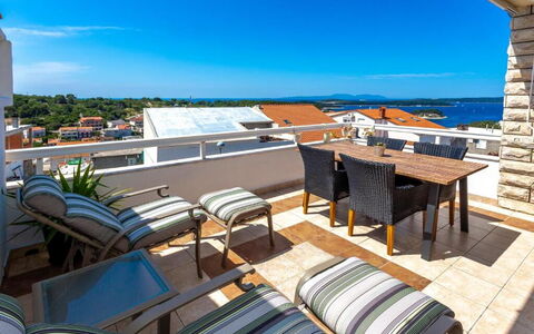 Peaceful Apartment With Beautiful View - Hvar: Appartamento, Balcone, Ricorrere, Estate, Condominio, Hotel, Villa, Eco Hotel, Mobili Da Esterno, Attico