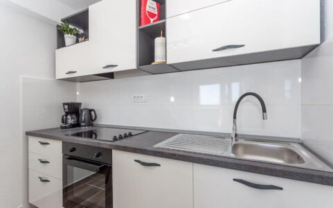 Appartamento Nomads, Ac, Wifi Hvar: Cucina, Controsoffitto, Apparecchio Major, Cabinetry, Elettrodomestico Da Cucina, Interior Design, Pavimentazione, Cucina Stufa, Pavimento, Stufa