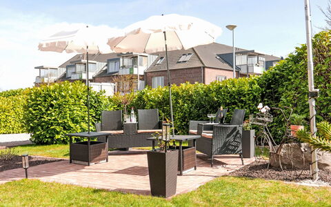 Finca Wismaria: Mobilia, Arbusto, Mobili Da Esterno, Sedia, Giardino, Ombrello, Shade, Landscaping, Cortile