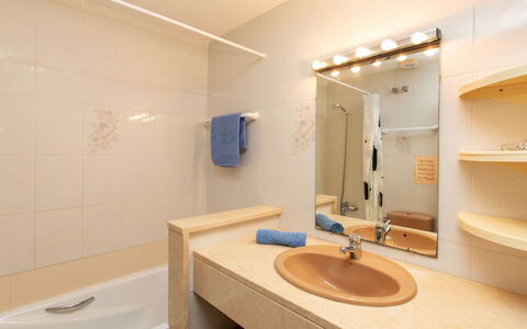 Calonge 750: Specchio, Rubinetto, Idraulico Fixture, Lavello, Lavandino Del Bagno, Proprietà, Bagno, Costruzione, Azzurro, Mobiletto Del Bagno