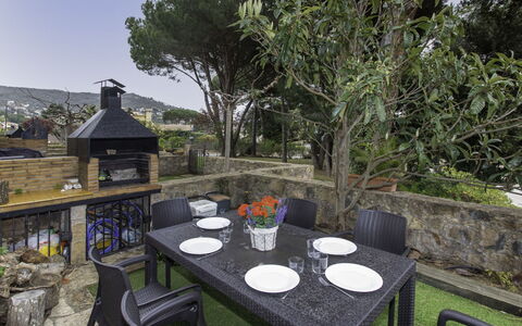 Calonge 750: Cielo, Montagna, Neve, Nube, Highland, Pendenza, Ricreazione All'Aperto, Albero, Congelamento, Terreno