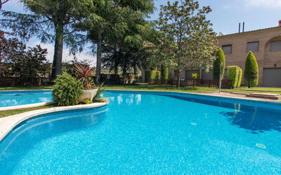 Cabanyes Club 750.6: Acqua, Pianta, Proprietà, Cielo, Piscina, Albero, Azzurro, Blu, Corpo D'Acqua, Costruzione