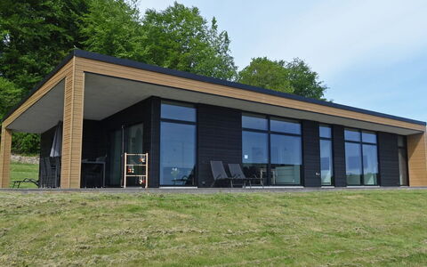 Hildegunda - 600M from the Sea: Tetto, Casa, Casa, Villetta, Porta, Raccordo, Deck, Portico, Plank, Latifoglie