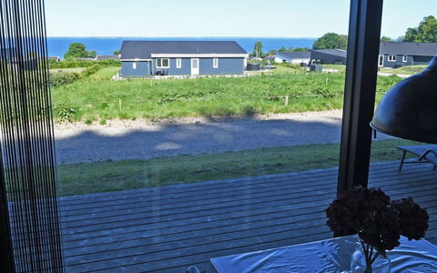 Hildegunda - 600M from the Sea: Tetto, Casa, Casa, Villetta, Porta, Raccordo, Deck, Portico, Plank, Latifoglie