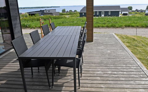Hildegunda - 600M from the Sea: Tetto, Casa, Casa, Villetta, Porta, Raccordo, Deck, Portico, Plank, Latifoglie