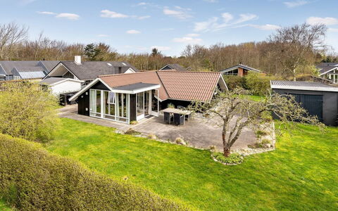 Magnus - 250M to the Fjord: Estate, Shade, Driveway, Agriturismo