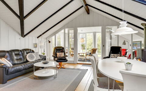 Magnus - 250M to the Fjord: Estate, Shade, Driveway, Agriturismo