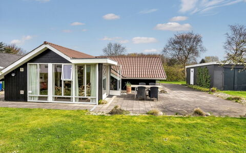 Magnus - 250M to the Fjord: Estate, Shade, Driveway, Agriturismo