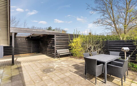 Magnus - 250M to the Fjord: Estate, Shade, Driveway, Agriturismo