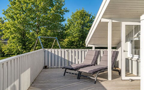 Henri - 1.2Km from the Sea: Legna, Deck, Materiale Composito, Plank, Latifoglie, Pavimento In Legno, Portico, Shade, Color Legno, Struttura Esterna