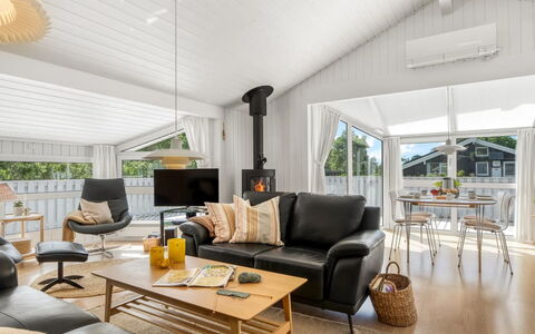 Henri - 1.2Km from the Sea: Legna, Interior Design, Divano, Soggiorno, Pavimento In Legno, Soffitto, Latifoglie, Pianta Della Casa, Sedia