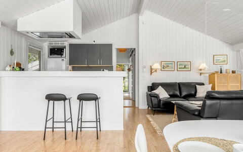 Henri - 1.2Km from the Sea: Interior Design, Pavimentazione, Mobilia, Soffitto, Legna, Pavimento, Cucina, Pavimento In Legno, Lampada, Camera