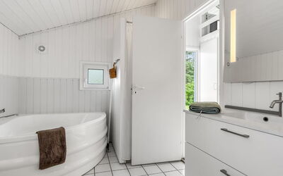 Henri - 1.2Km from the Sea