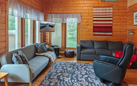 Kevätruska a: Mobilia, Legna, Interior Design, Pavimentazione, Soggiorno, Pavimento, Casa, Divano, Soffitto, Camera