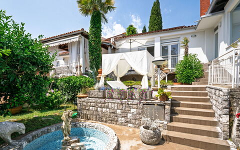Villa Nika: Casa, Zona Residenziale, Casa, Giardino, Estate, Landscaping, Hacienda, Ricorrere, Backyard