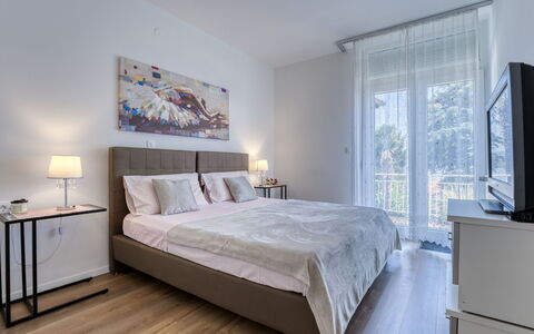 Villa Nika: Letto, Mobilia, Interior Design, Camera Da Letto, Pavimentazione, Pavimento, Lenzuolo, Bedding, Legna, Camera