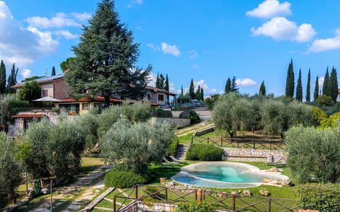 Villa Elsa di Bibbiano Pool, Sauna and View: Arbusto, Giardino, Landscaping, Hacienda, Cortile, Backyard, Prato, Giardino Botanico, Villa