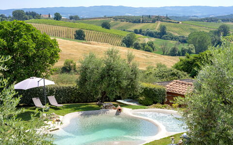 Villa Elsa di Bibbiano Pool, Sauna and View: Piscina, Zona Residenziale, Casa, Giardino, Ricorrere, Estate, Backyard, Mobili Da Esterno, Eco Hotel, Hacienda