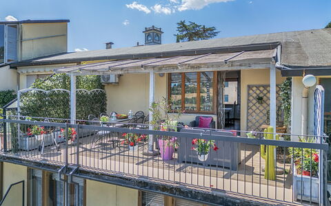 Casamia Tuscan Oasis: 4Br Panoramic Penthouse, Sky: Balcone, Vaso Di Fiori, Portico, Ferro, Shade, Pianta Della Casa, Sedia, Design, Struttura Esterna, Corrimano