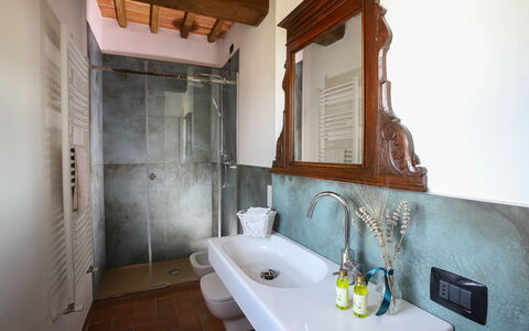 Capanna Di Elfo: Idraulico Fixture, Pavimentazione, Interior Design, Pavimento, Rubinetto, Illuminazione, Idraulico, Bagno, Lavello, Lavandino Del Bagno