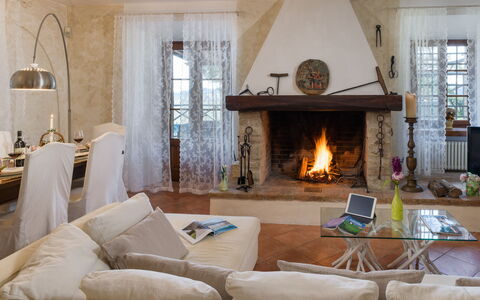Capanna Al Lago: Mobilia, Interior Design, Pavimentazione, Legna, Pavimento, Camera, Soggiorno, Illuminazione, Soffitto, Focolare