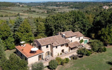 Casale del Timignano, Private Villa with Huge Gard: Costruzione, Casa, Zona Residenziale, Casa, Tetto, Architettura, Paesaggio, Facciata, Quartiere, Area Rurale