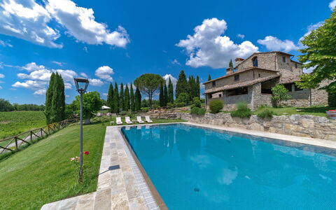 La Dimora del Chianti Dimora: Stunning Tuscan Vill: Blu, Piscina, Estate, Villa, Hacienda, Landscaping, Agriturismo, Dimora, Eco Hotel, Cortile