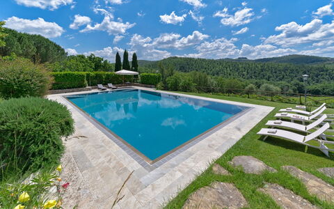 La Dimora del Chianti Dimora: Stunning Tuscan Vill: Blu, Piscina, Ricorrere, Mobili Da Esterno, Eco Hotel, Landscaping, Giochi D'Acqua, Shade, Terme, Reflecting Pool