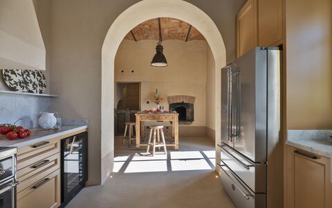 Villa del Mangia, 5Panoramic Pool and Chef Service: Mobilia, Interior Design, Pavimentazione, Parete, Legna, Pavimento, Cucina, Soffitto, Controsoffitto, Illuminazione