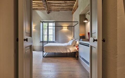 Villa del Mangia, 5Panoramic Pool and Chef Service: Parete, Interior Design, Mobilia, Pavimentazione, Soffitto, Legna, Pavimento, Camera Da Letto, Letto, Illuminazione