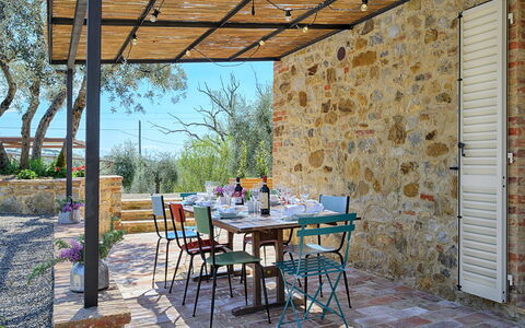 Marielena Authentic Chianti Retreat: Panoramic Vie: Mobilia, Tavolo, Mobili Da Esterno, Cucina & Sala Da Pranzo Tavolo, Sedia, Tavolo Esterno, Terrazza, Shade, Sala Da Pranzo, Ristorante