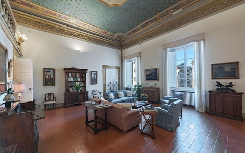 Elegant Suite: Florence Apartment with View on Med: Interior Design, Mobilia, Soffitto, Pavimentazione, Pavimento, Camera, Illuminazione, Cornice, Sedia, Soggiorno