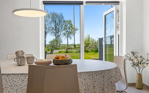Ilsebeth - 400M from the Sea: Mobilia, Interior Design, Tavolo, Cucina & Sala Da Pranzo Tavolo, Pavimentazione, Sala Da Pranzo, Sedia, Pavimento, Illuminazione, Tavola
